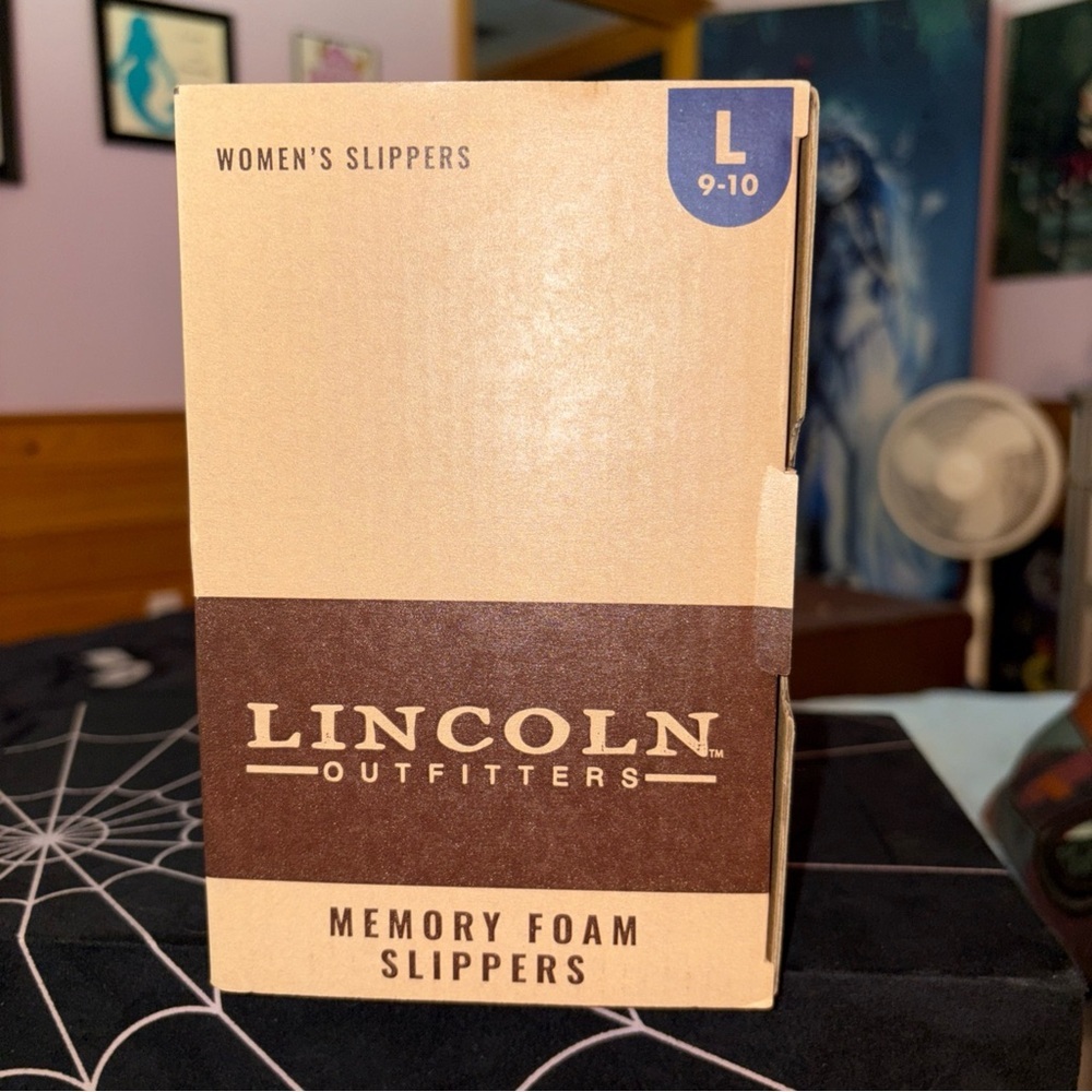 Lincoln Outfitters Red Memory Foam Slippers - Picture 4 of 7